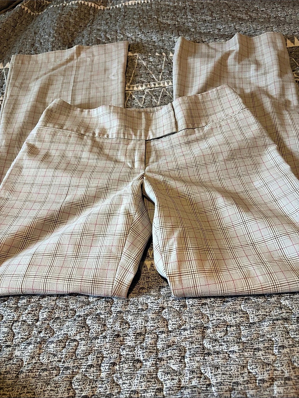 Express Design Studio Plaid Straight Leg Pants in Cream, pink and grays Size 4 L